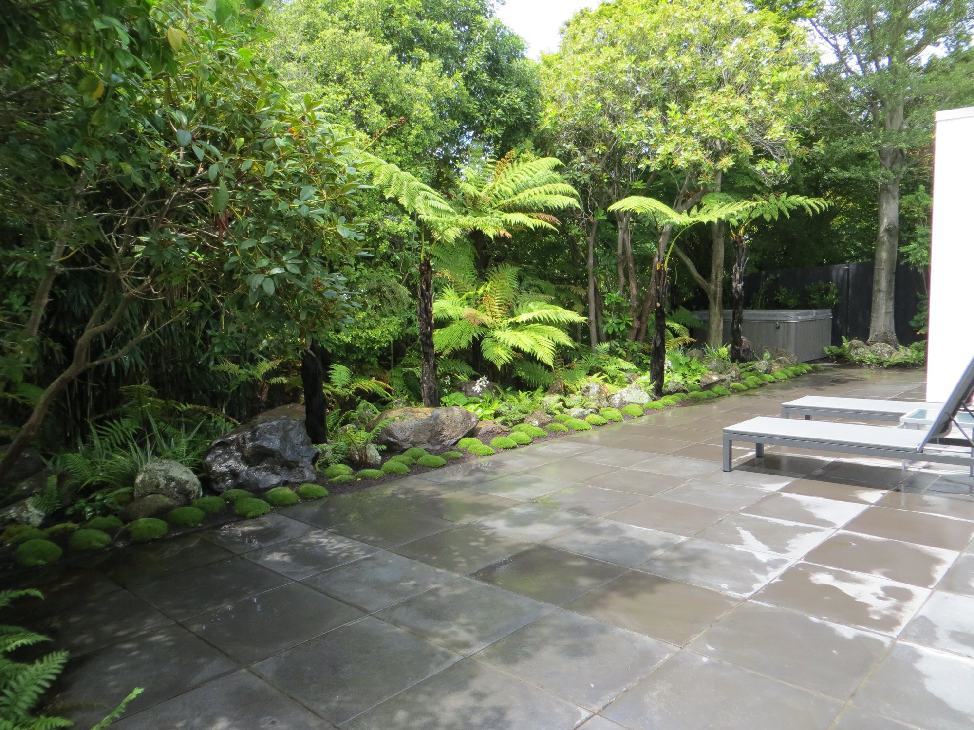 
              Fendalton Garden 005            
